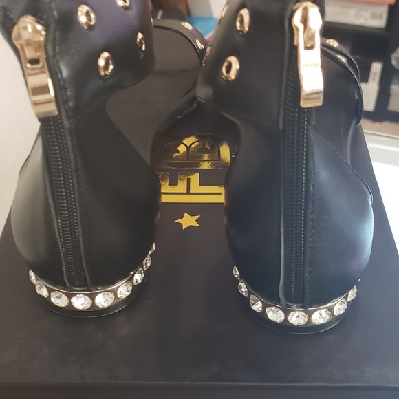 Beautiful comfortable women Sandals - Picture 3 of 3